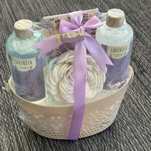 Gift Set Bath Basket NWT Lavender Shower Gel Bubble Puff Salts Purple